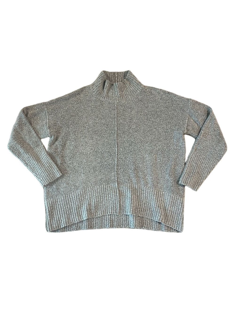Romeo & Juliet Couture Gray Turtleneck Sweater Size Medium